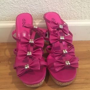 Fuchsia wedges